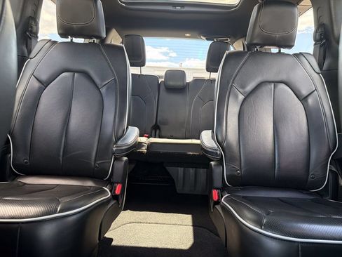 Used 2020 Chrysler Pacifica Limited w/ S Appearance Package FWD image 18