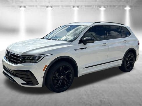 Certified 2024 Volkswagen Tiguan SE R-Line FWD image 2