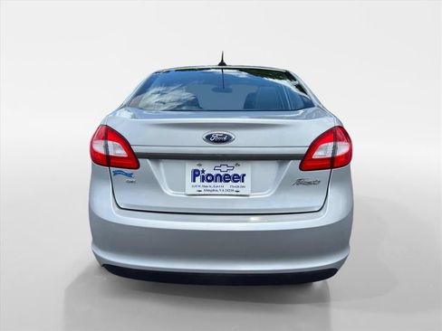 Used 2013 Ford Fiesta SE FWD image 4