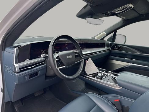 Certified 2025 Cadillac Escalade IQ Luxury 2 w/ LPO, Premium Carpet Package image 21