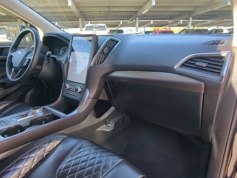 Used 2024 Ford Edge Titanium image 24