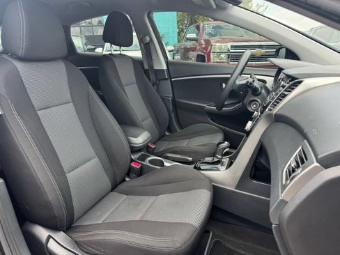 Used 2017 Hyundai Elantra GT FWD image 9
