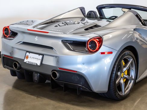 Used 2018 Ferrari 488 Spider RWD image 14