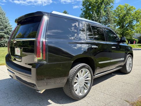 Used 2018 Cadillac Escalade Platinum AWD/4WD image 5