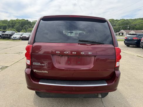 Used 2018 Dodge Grand Caravan SE w/ UConnect Hands-Free Group FWD image 9