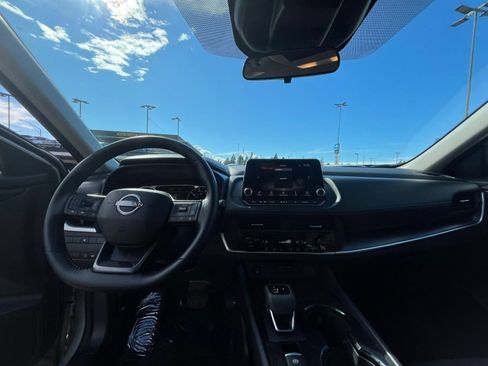 Used 2025 Nissan Rogue SV AWD/4WD image 34