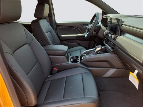 New 2025 Chevrolet Colorado LT w/ LT Convenience Package image 17