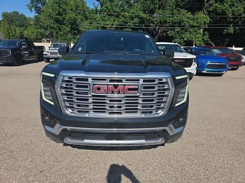 Used 2026 GMC Yukon Denali w/ Sun & Power Step Package AWD/4WD image 2
