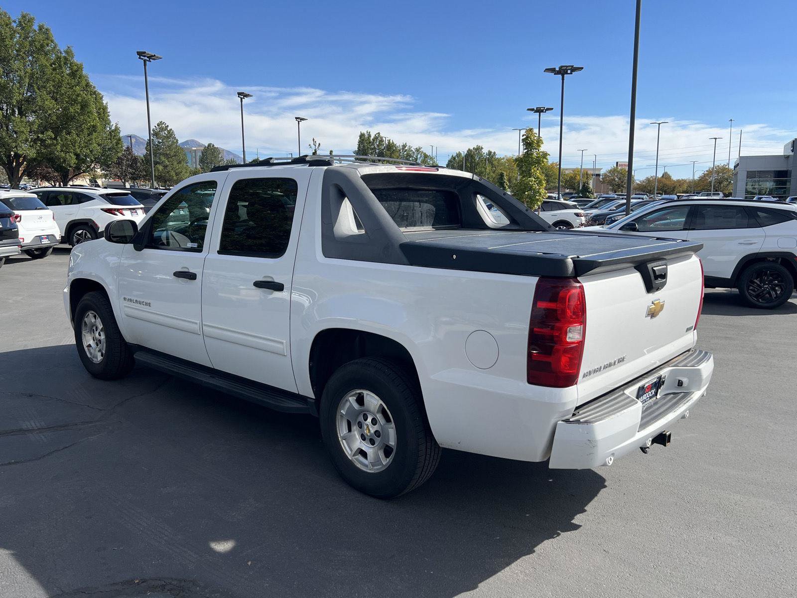 Used 2011 Chevrolet Avalanche LS AWD/4WD image 17
