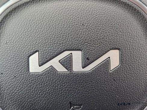 Used 2026 Kia Carnival FWD image 27