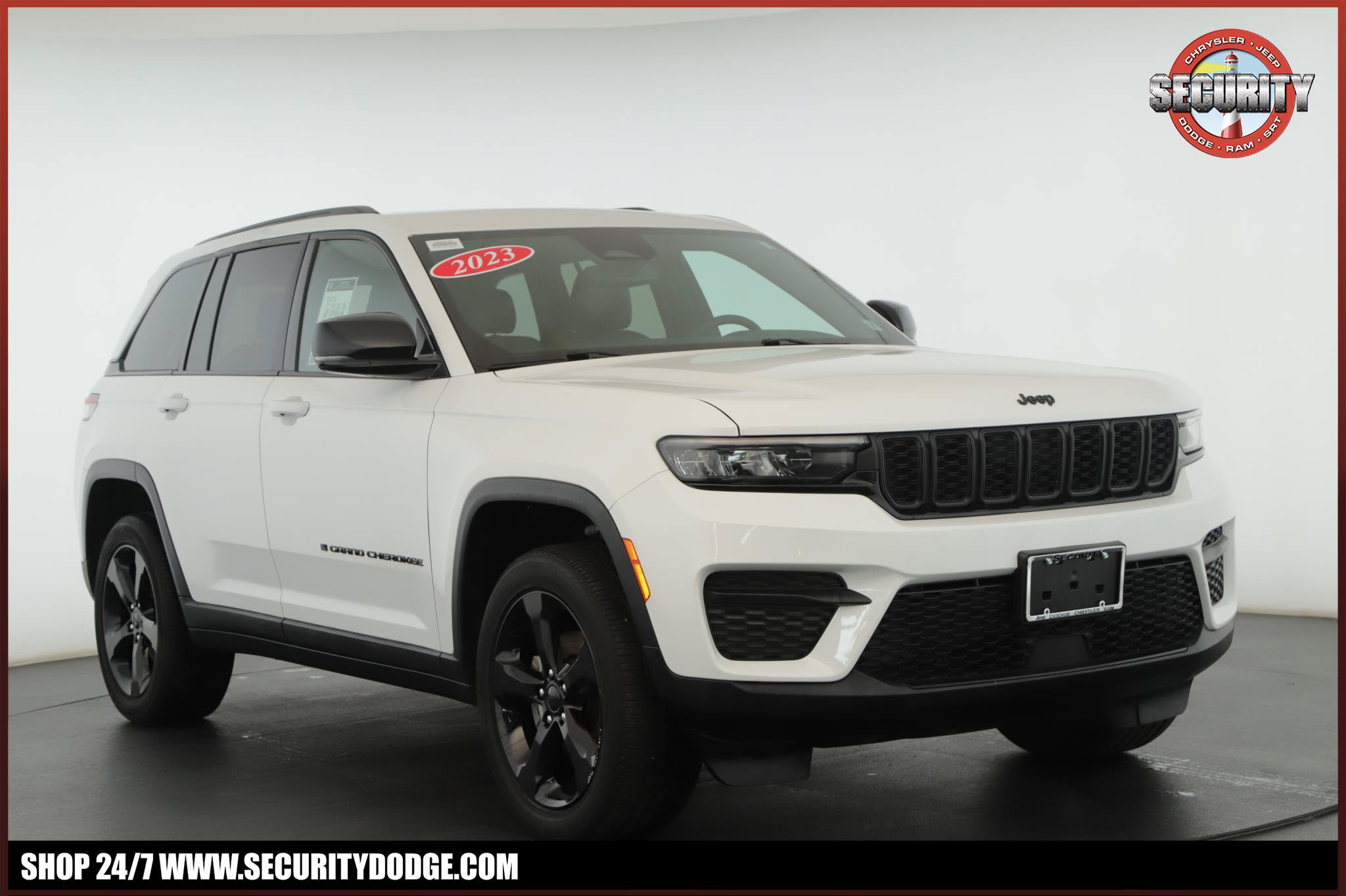 Used 2023 Jeep Grand Cherokee Altitude AWD/4WD image 1
