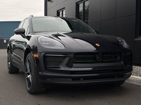 Used 2023 Porsche Macan image 10