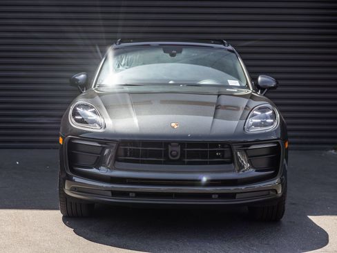 Certified 2026 Porsche Macan AWD/4WD image 7