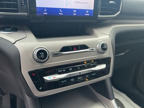Used 2023 Ford Explorer XLT w/ Equipment Group 202A image 38