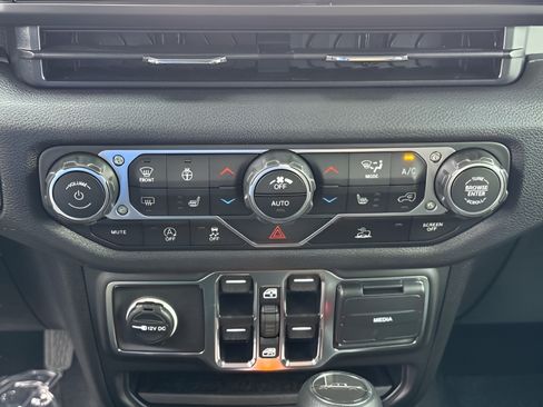 Used 2025 Jeep Gladiator Sport AWD/4WD image 24