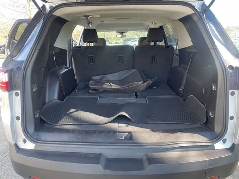 Used 2020 Chevrolet Traverse LS image 9