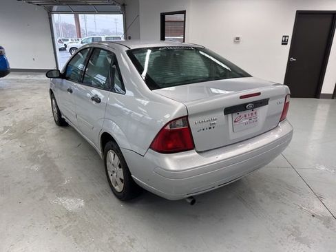 Used 2006 Ford Focus ZX4 Sedan image 8