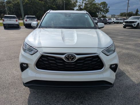 Used 2021 Toyota Highlander XLE FWD image 9