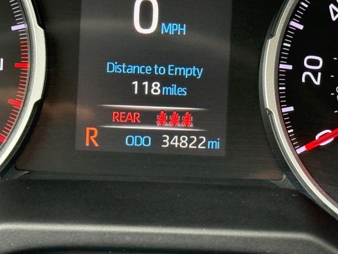 Used 2021 Toyota RAV4 LE image 18