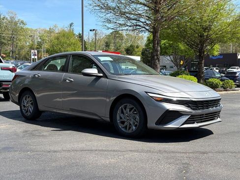 New 2026 Hyundai Elantra Hybrid FWD image 16