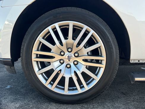 Used 2023 Ford Expedition Limited image 11