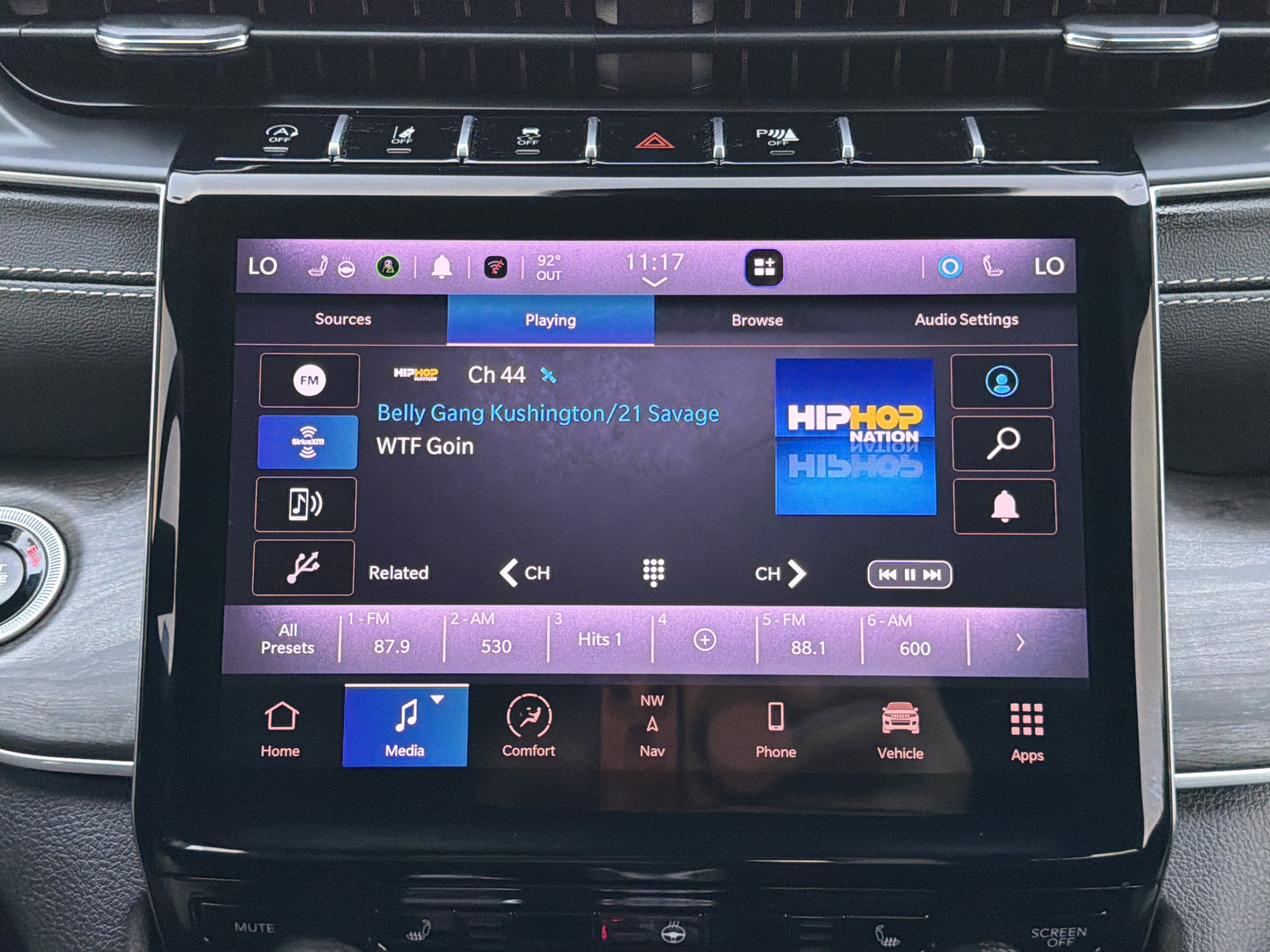 Used 2025 Jeep Grand Cherokee Limited w/ Black Appearance Package AWD/4WD image 5