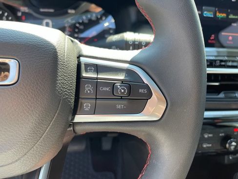 Used 2025 Jeep Compass Trailhawk AWD/4WD image 25