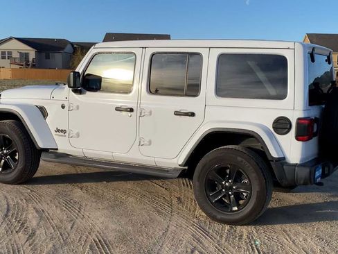 Used 2021 Jeep Wrangler Unlimited Sahara AWD/4WD image 6