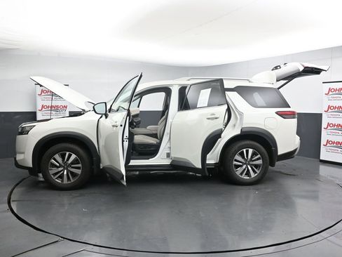 Used 2023 Nissan Pathfinder SL AWD/4WD image 28