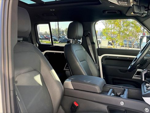 Used 2024 Land Rover Defender 130 S image 7