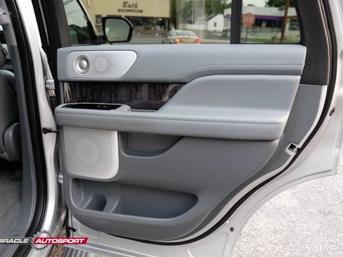 Used 2018 Lincoln Navigator Reserve w/ Technology Package AWD/4WD image 37