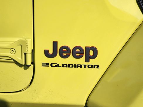 Used 2023 Jeep Gladiator Rubicon w/ LED Lighting Group image 8