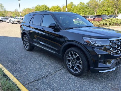 Used 2025 Ford Explorer Platinum w/ Ultimate Package image 2