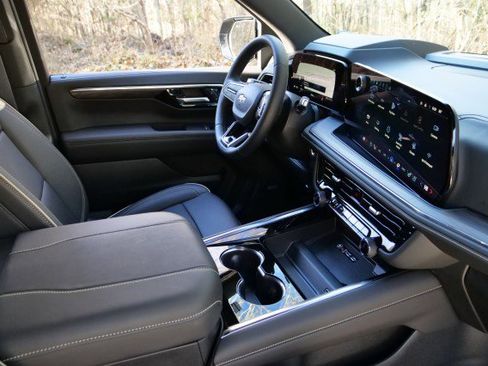 Used 2025 Chevrolet Suburban Premier image 50