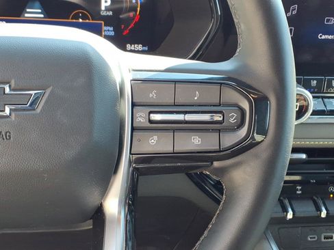 Used 2025 Chevrolet Colorado ZR2 w/ Technology Package AWD/4WD image 18