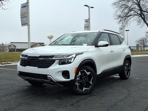 Used 2024 Kia Seltos EX image 3