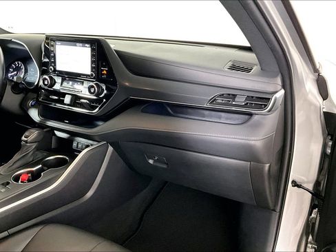 Used 2021 Toyota Highlander XSE image 16