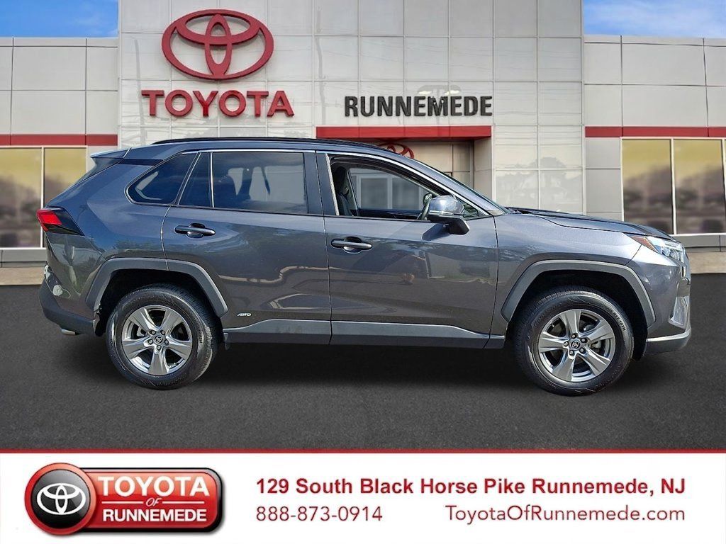 Certified 2024 Toyota RAV4 XLE AWD/4WD image 7