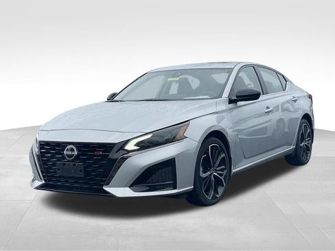 Certified 2023 Nissan Altima 2.5 SR w/ SR Premium Package AWD/4WD image 2