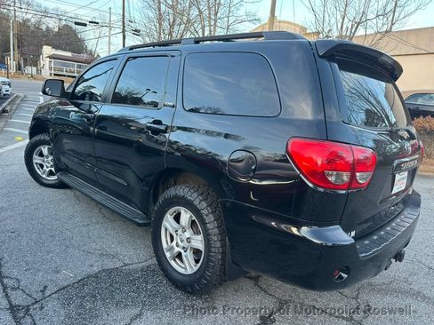 Used 2017 Toyota Sequoia SR5 RWD image 3