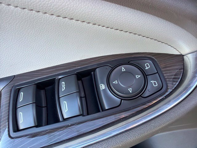 Used 2018 Chevrolet Malibu Premier w/ Premier Sun and Wheel Package FWD image 23