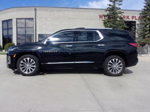 Used 2023 Chevrolet Traverse Premier AWD/4WD image 1