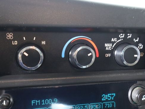 Used 2018 Chevrolet Express 2500 w/ Driver Convenience Package image 18