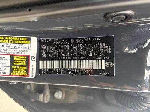 Used 2025 Toyota Camry SE FWD image 32