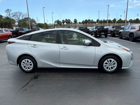 Used 2017 Toyota Prius One FWD image 8