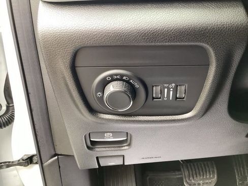 New 2025 Jeep Grand Cherokee Altitude image 29