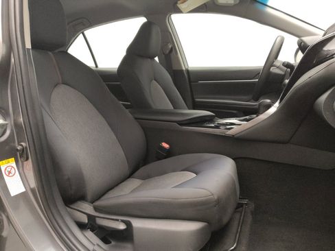 Used 2018 Toyota Camry LE FWD image 21