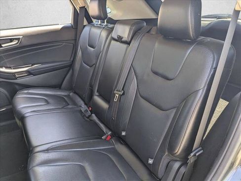 Used 2020 Ford Edge Titanium FWD image 17