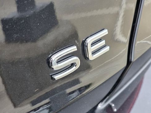 Used 2025 Volkswagen Jetta SE FWD image 8