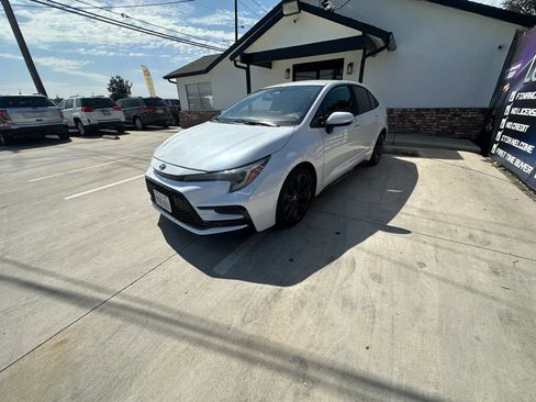 Used 2025 Toyota Corolla SE FWD image 15